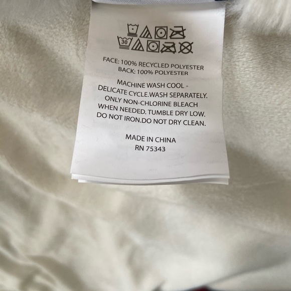 Rachel Zoe Heart Patterned Throw Blanket - Picture 6 of 7